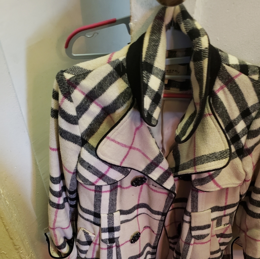 Burberry wool coat woman size m/L. Excellent condi